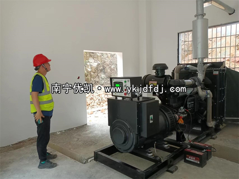 2022年5月6日，250KW上柴發(fā)電機組交付廣西某建筑工程隊使用