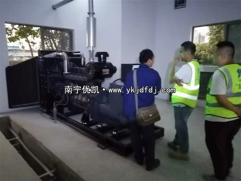 2023年11月28日，欽州項目250kw上柴發(fā)電機組到貨安裝調(diào)試