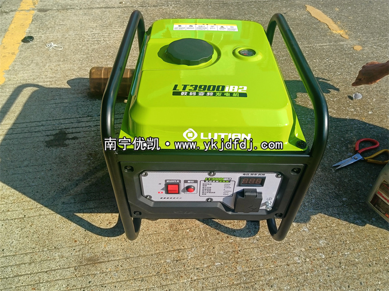 2024年10月11日，客戶到店自提3KW汽油變頻發(fā)電機(jī)