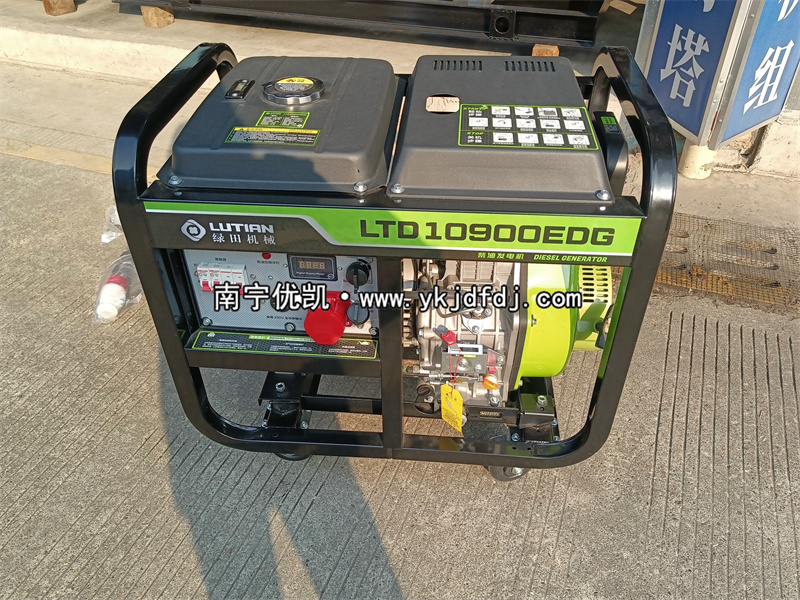 2025年1月20日，客戶到店自提并試機(jī)8KW柴油發(fā)電機(jī)組